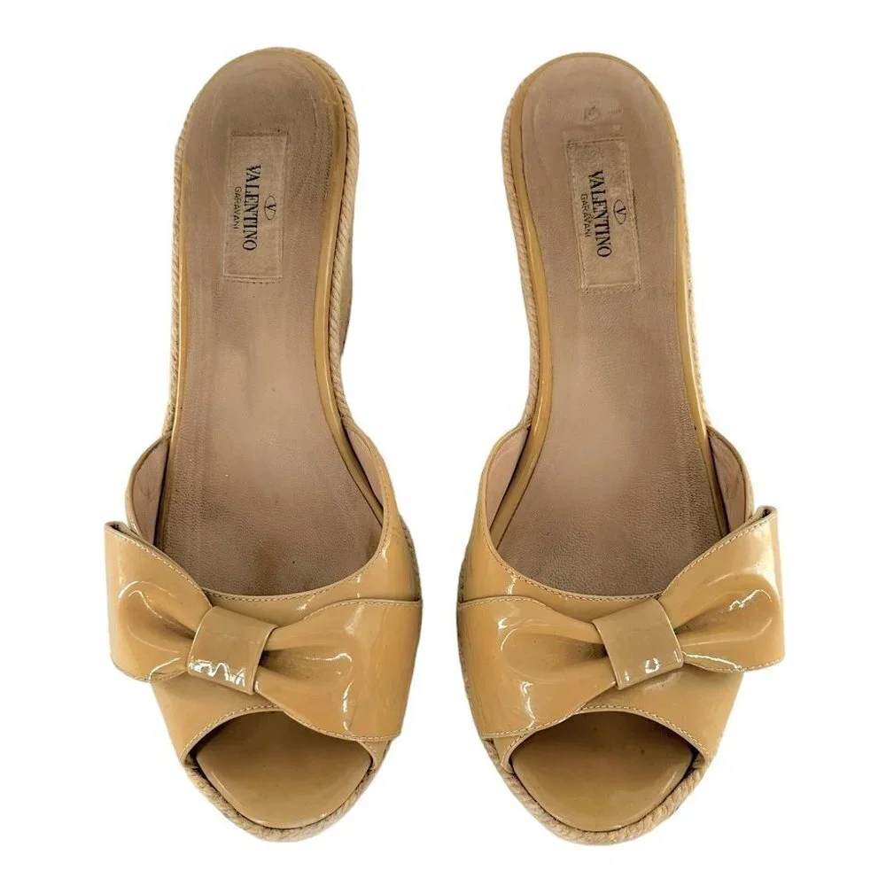 VALENTINO Camel Tan Patent Leather Bow Peep Toe Espadrille Mules Size 40